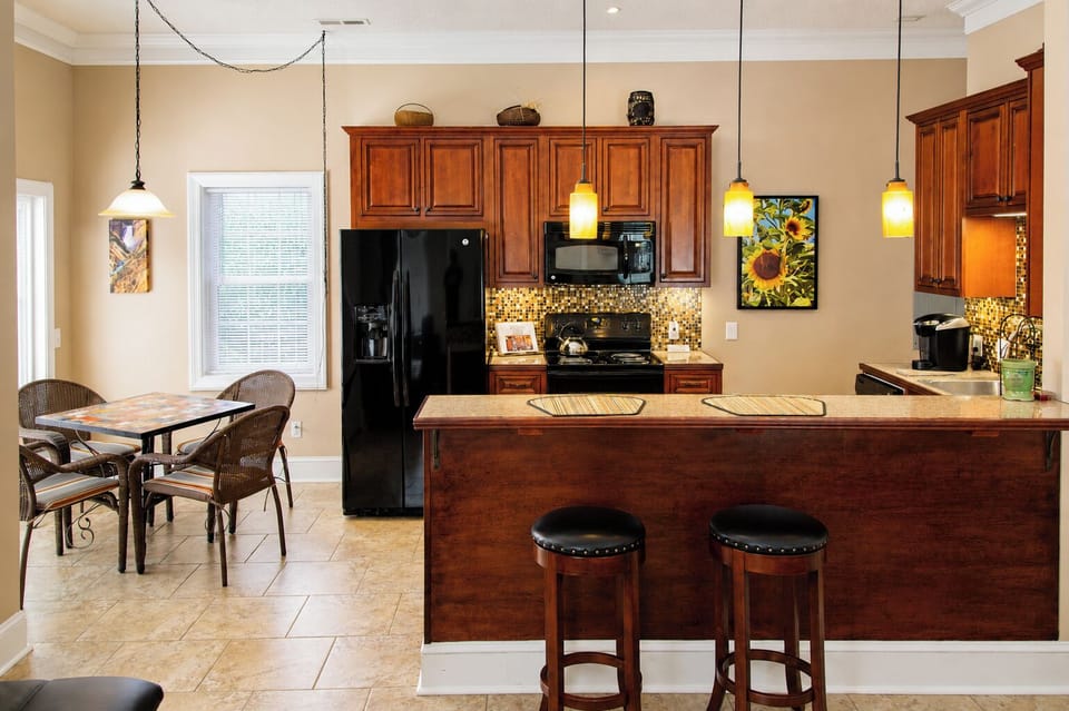 Kitchen and Kitchen Counter