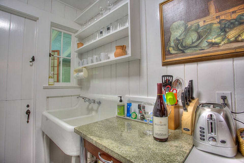 1940's Style Kitchen with traditional cast iron farmhouse sink