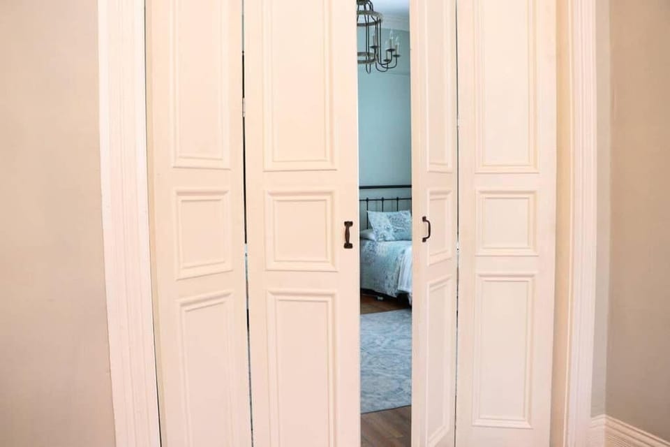 Bi fold doors for front room privacy 