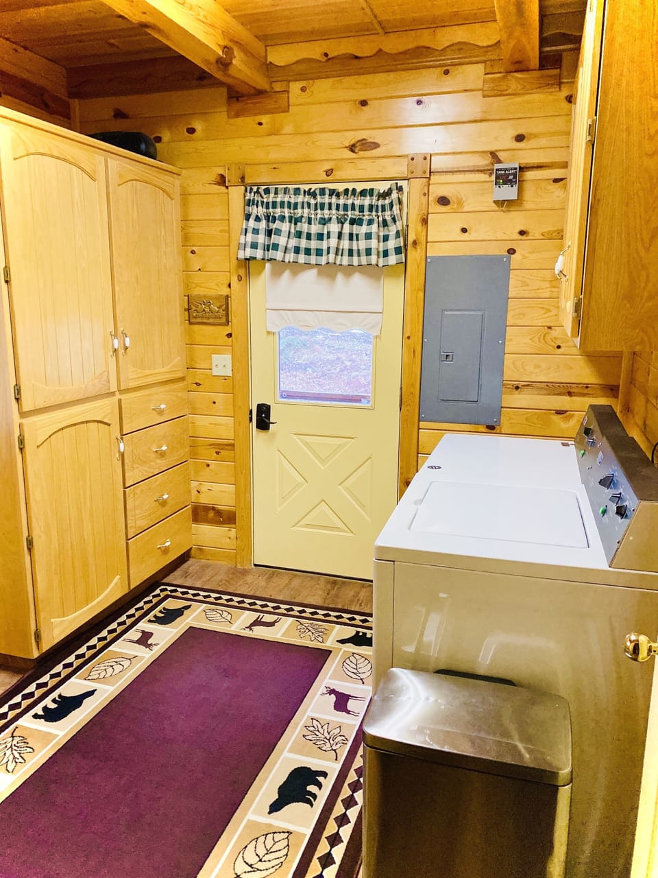 Main Floor-Laundry and entrance