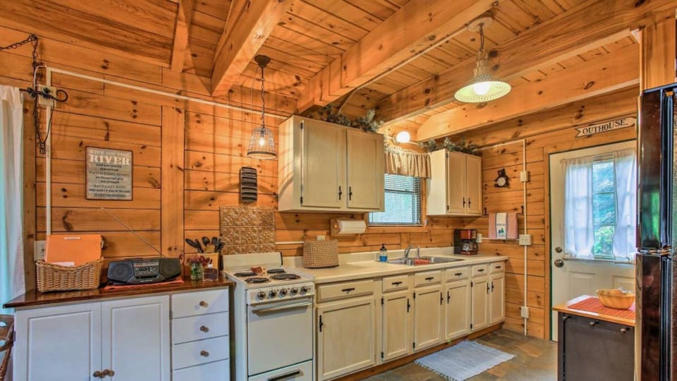 Cozy Kitchen equipped with all basic needs