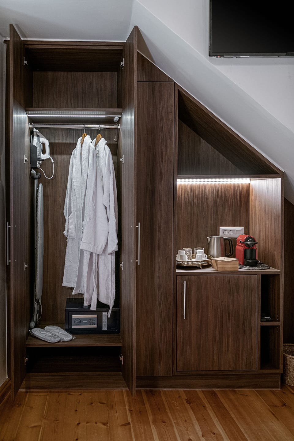 ELENA SUITE 