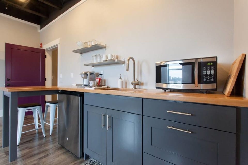 Kitchenette.