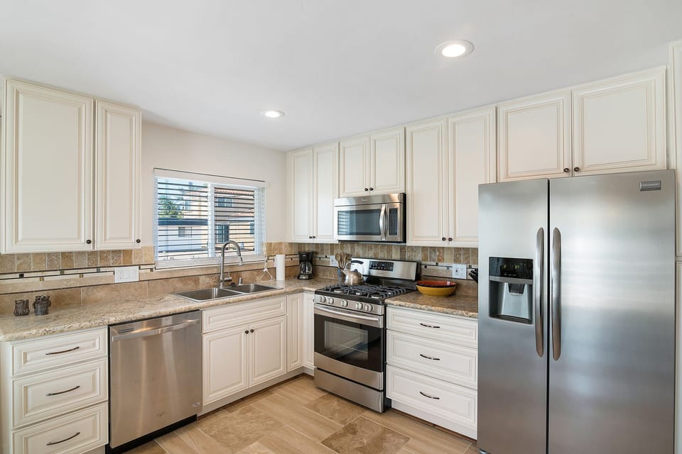 Prepare tasty meals in the fully equipped kitchen.