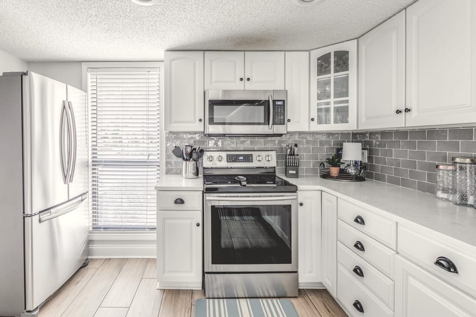 Spacious kitchen fully stocked with everything you will need!