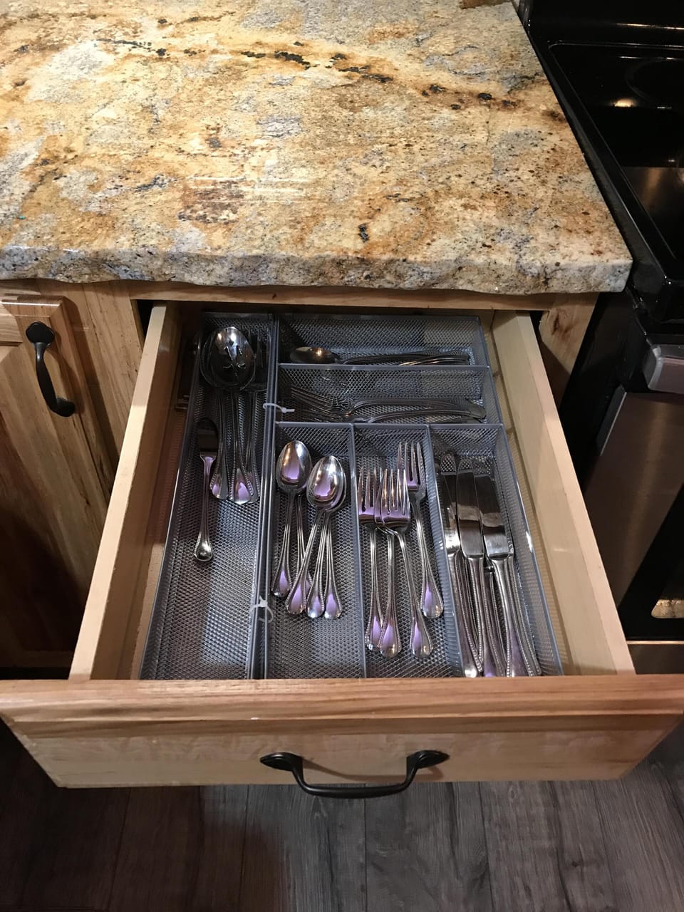 Historic Main St Wooded Bluff & Large Private Deck Luxury Lodging for Up to 6 House in Eureka Springs