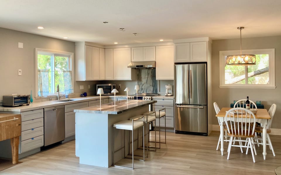 Completely remodeled spacious and airy kitchen.