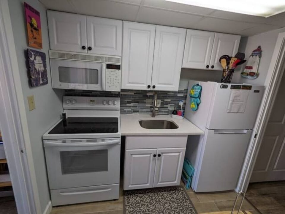 Fully Stocked, Newly Remodeled Kitchen