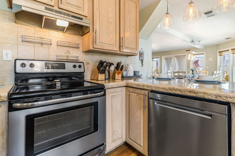Newer flat surface stove/oven/broiler and dishwasher