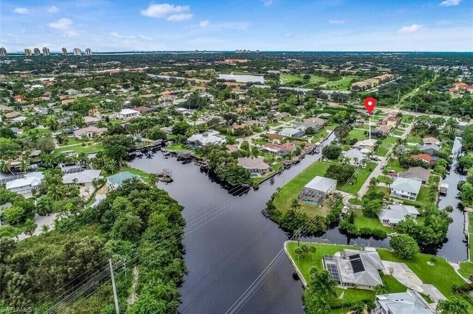 Boat,kayaking,paddle boards,jet skis on the imperial river 