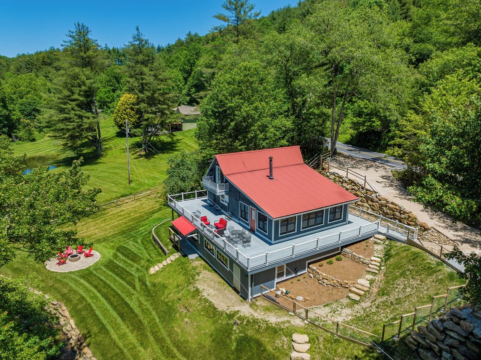 The magnificent Bearfoot Retreat property is waiting for you!