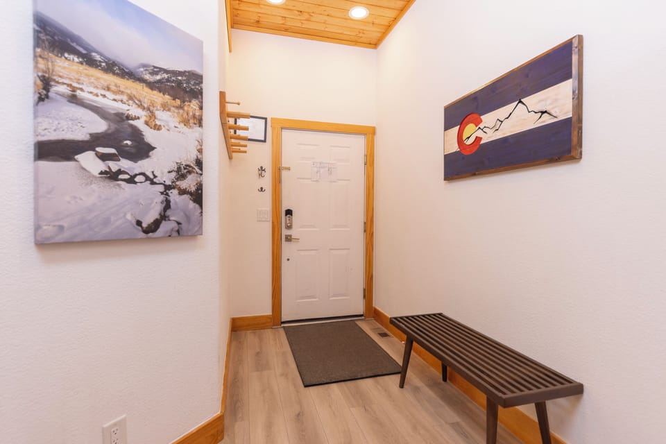 Entyway with plenty of space for boots and coats.