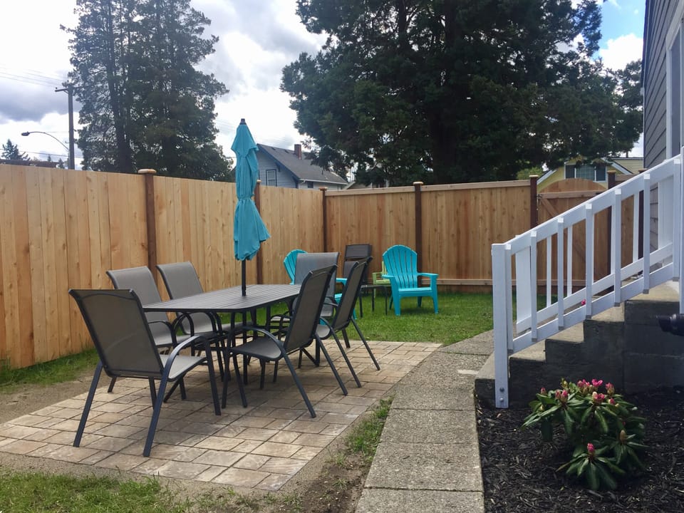 Side patio area