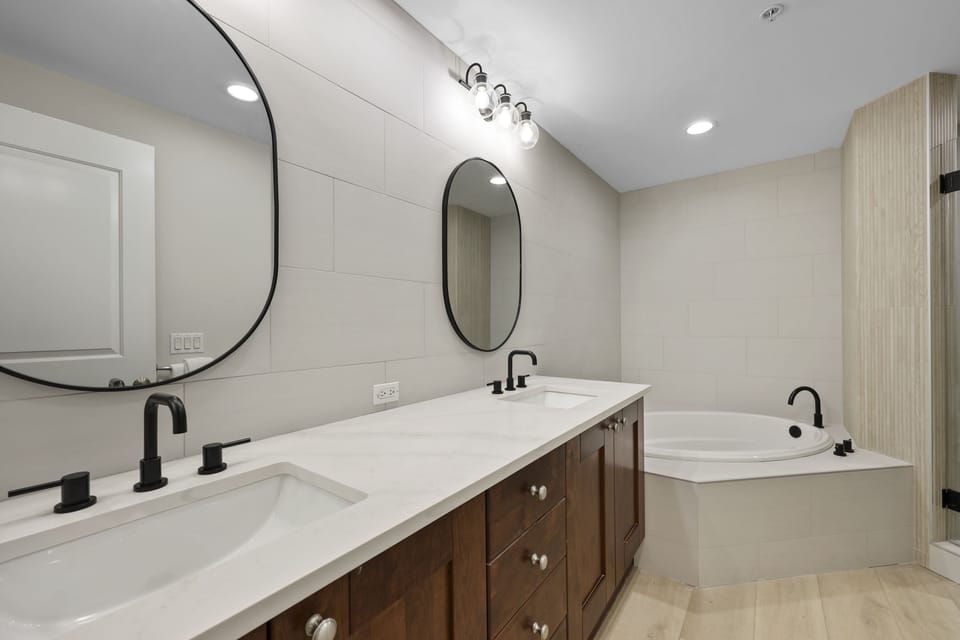 En Suite with Soaker Tub