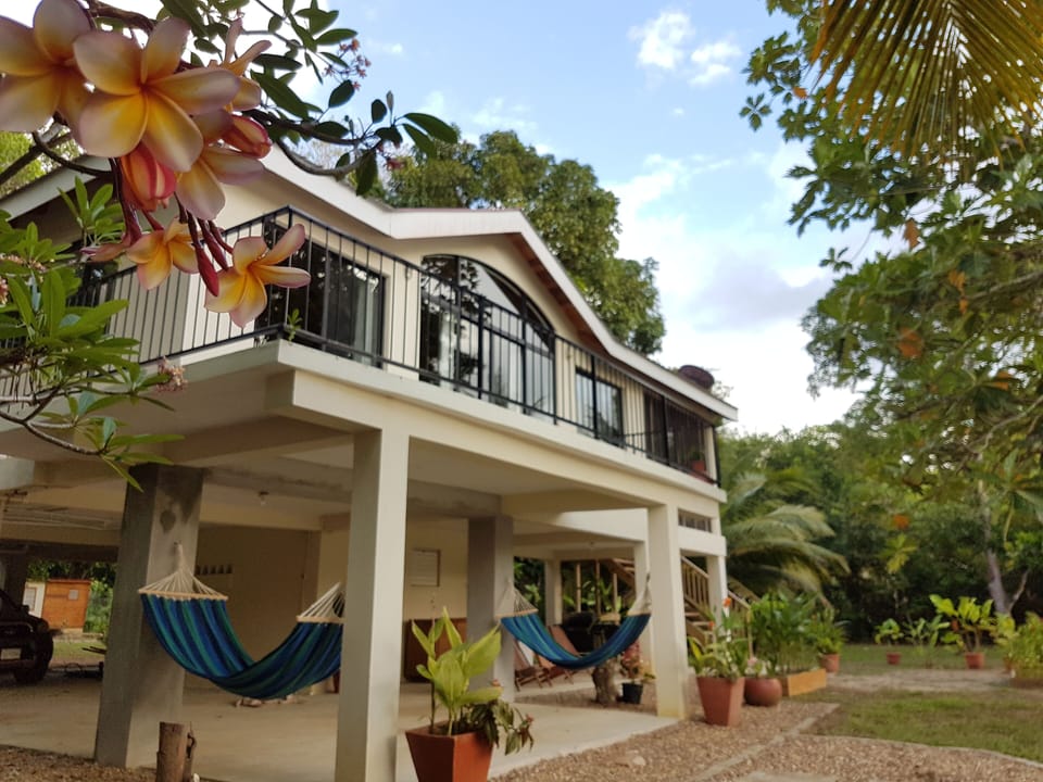 Your private riverside jungle retreat, minutes to the beach