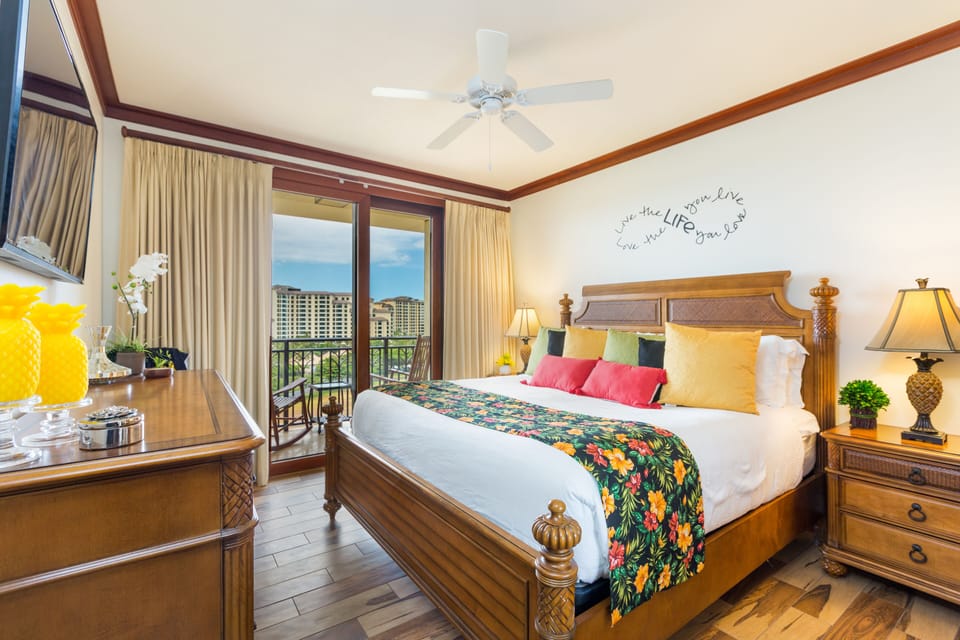 Master Bedroom with king bed and access to the lanai