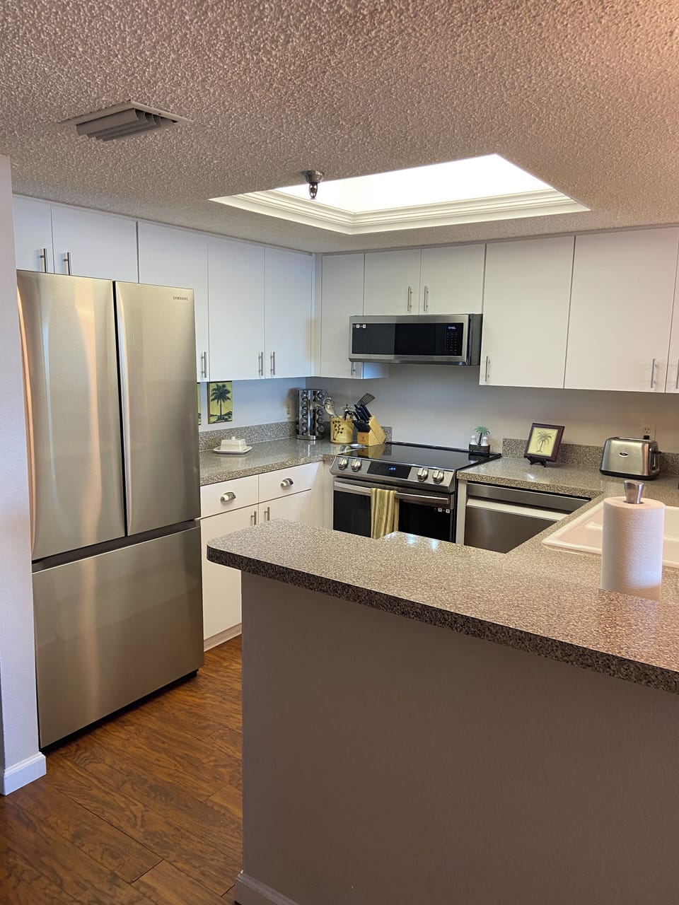 Slim and modern stainless steel microwave