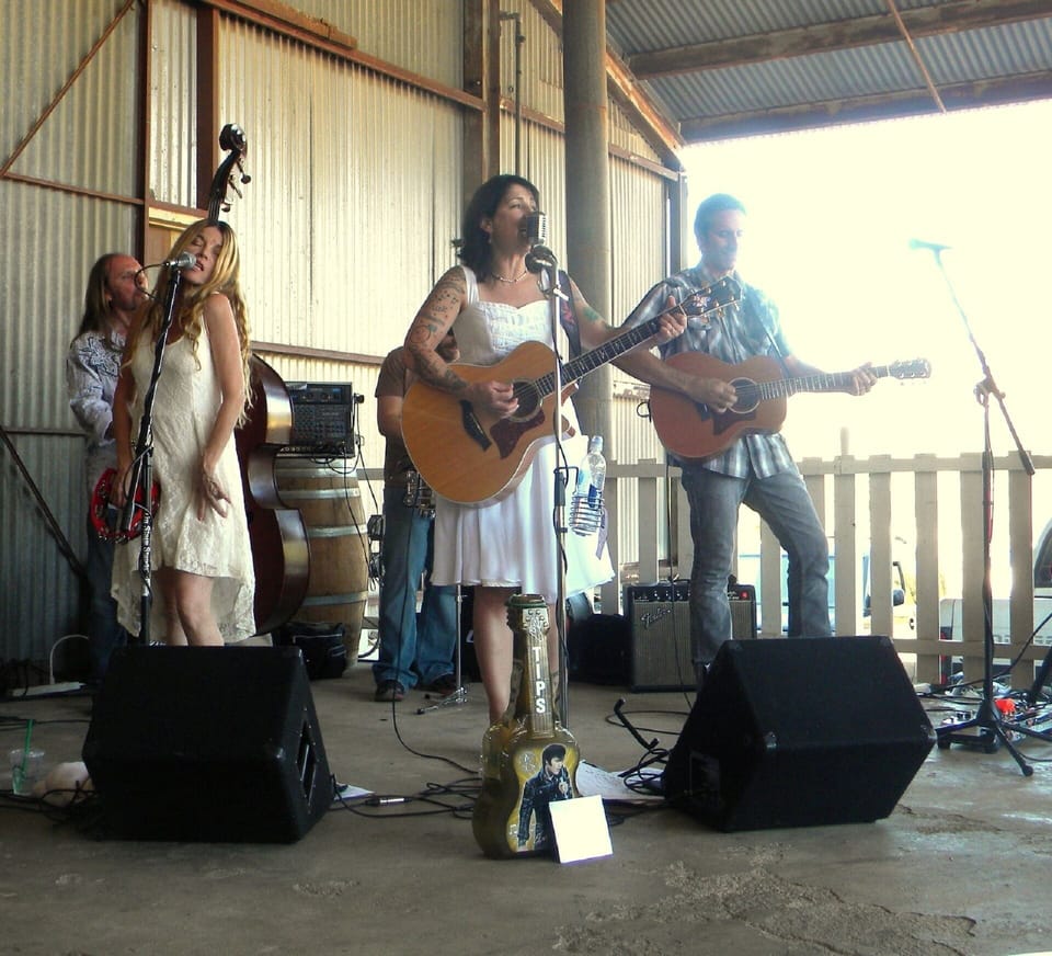 Three Chord Justice rockin' out on the back patio of Julian Station.