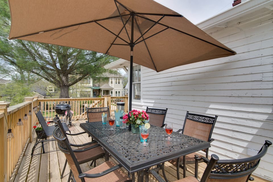 Lovely outdoor private space! 