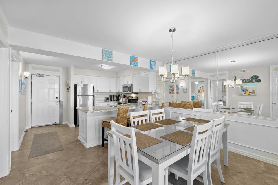 Dining area and full kitchen
