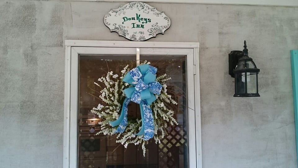          WELCOME TO DONKEYS INN