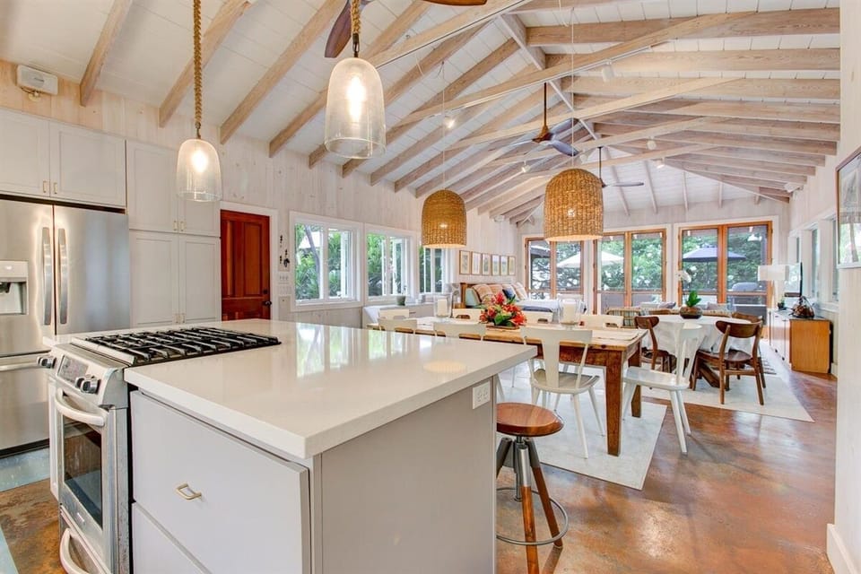 Newly upgrading kitchen, clean and well equipped