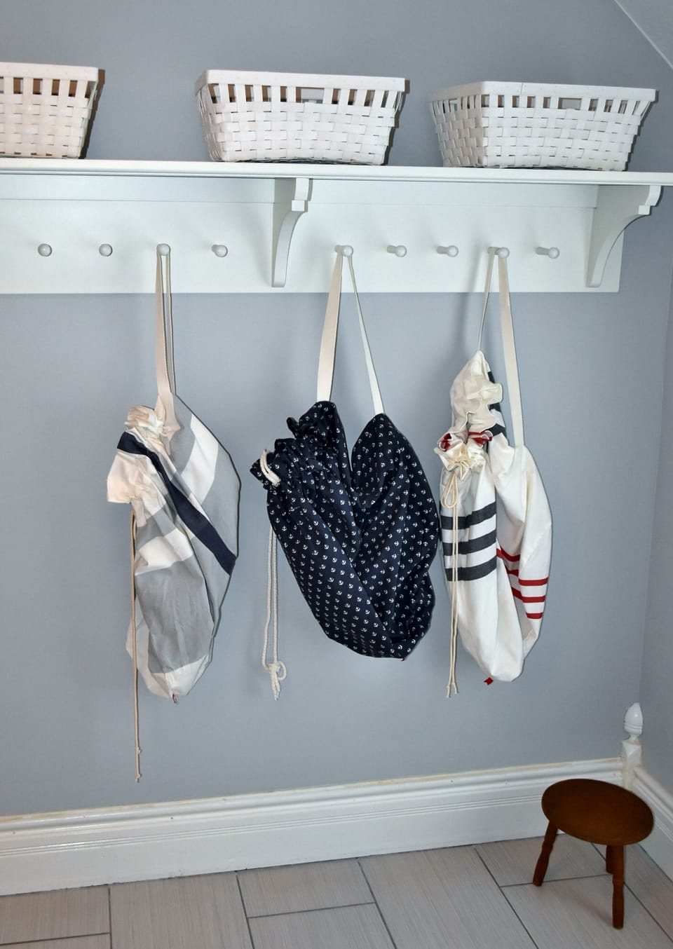 Plenty of light & hooks in upstairs bath!