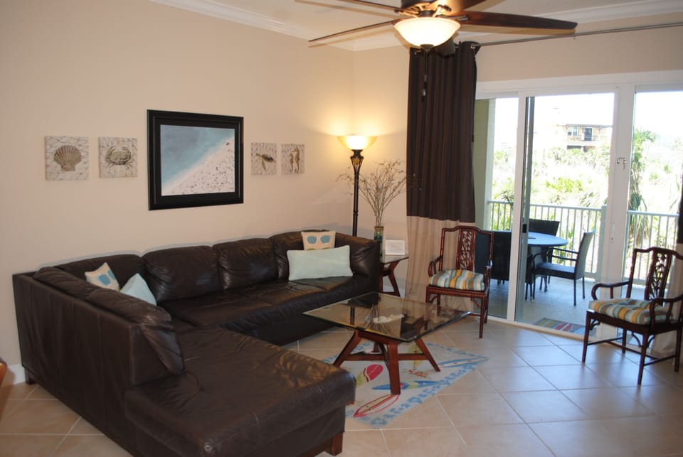 Beautiful family-friendly living space with top-grain leather sectional lounge.
