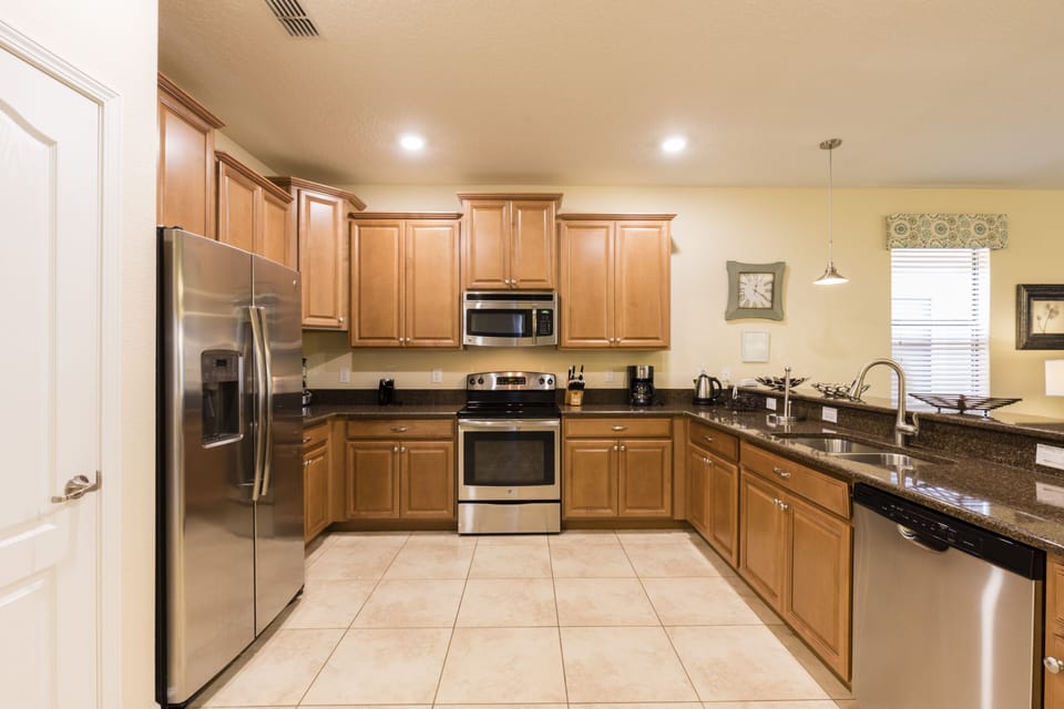 Full functioning kitchen with stainless appliances and icemaker