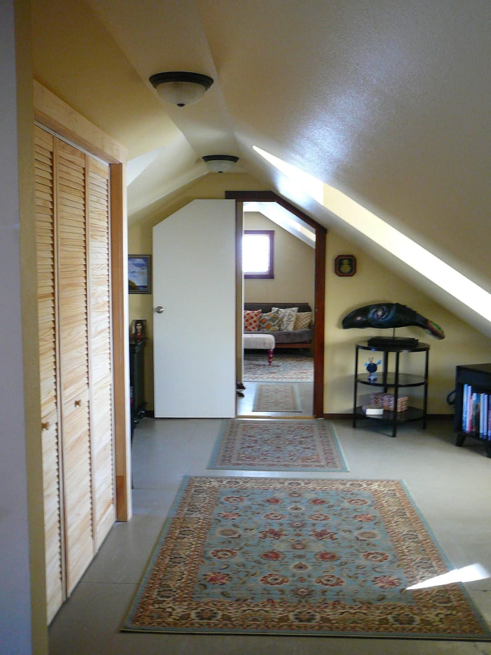 UPSTAIRS LOFT WITH LAUNDRY, 2ND BATHROOM, DESK SPACE, DEN & LIBRARY!