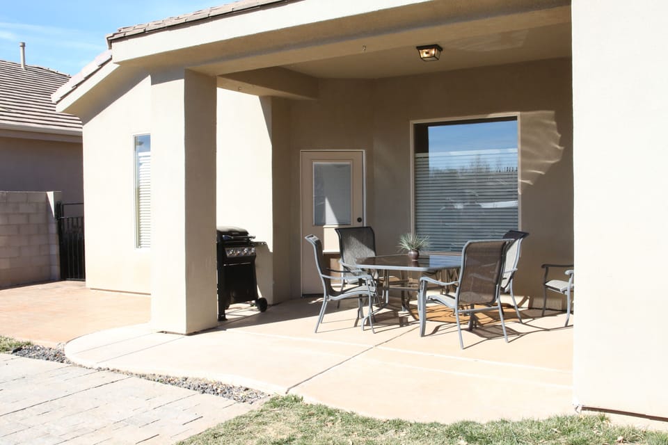 Patio & BBQ area