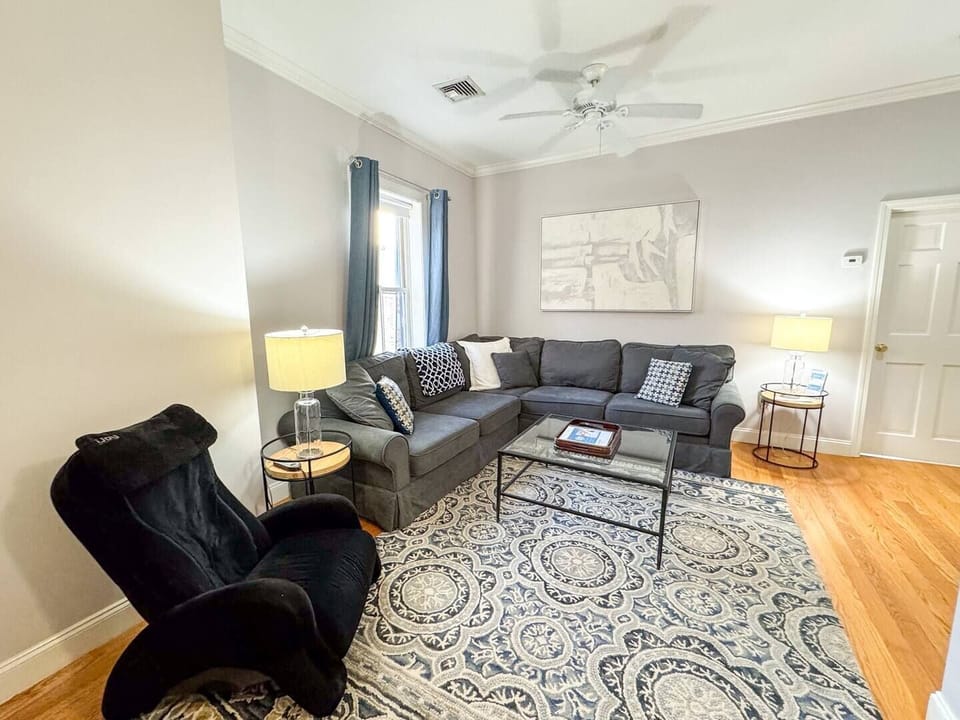 Living room, Comes with massage chair