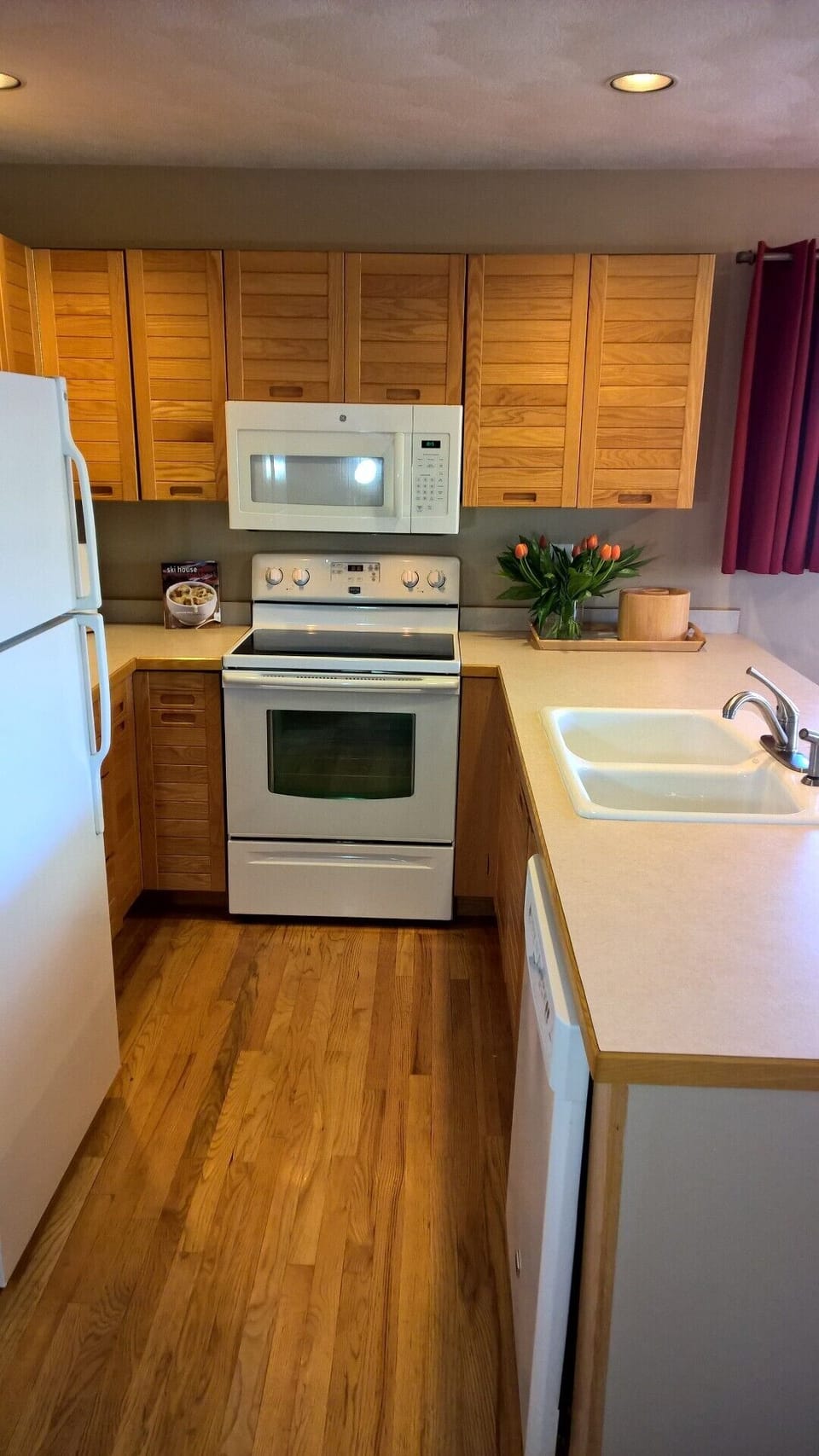 The kitchen is fully equipped to make your stay enjoyable.