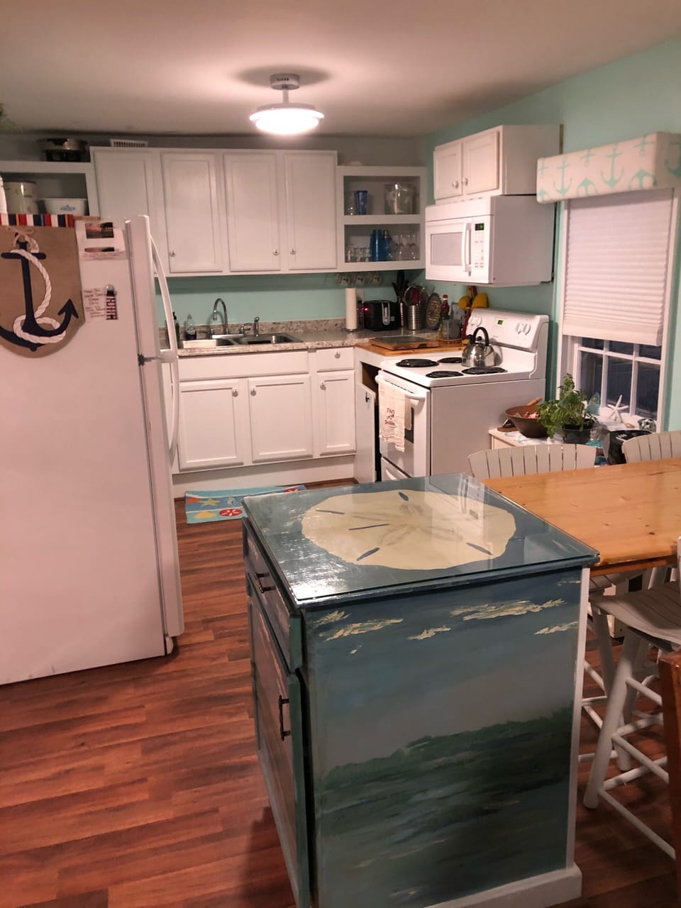 Full size appliances -fridge, stove/oven dishwasher, microwave, coffee maker,