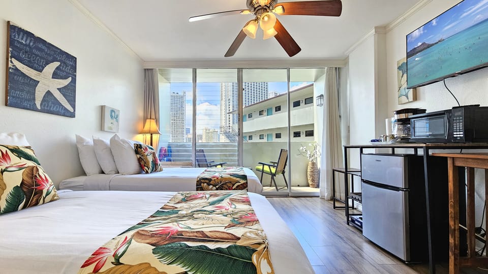 2 TWIN BEDS -OR- 1KING BED