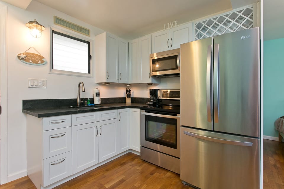 FULL KITCHEN