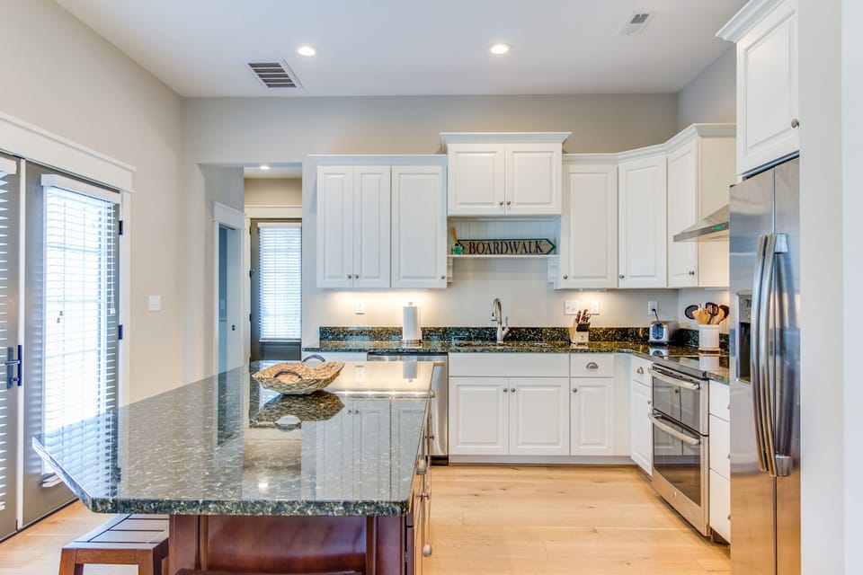 Kitchen, Large Island and Stools