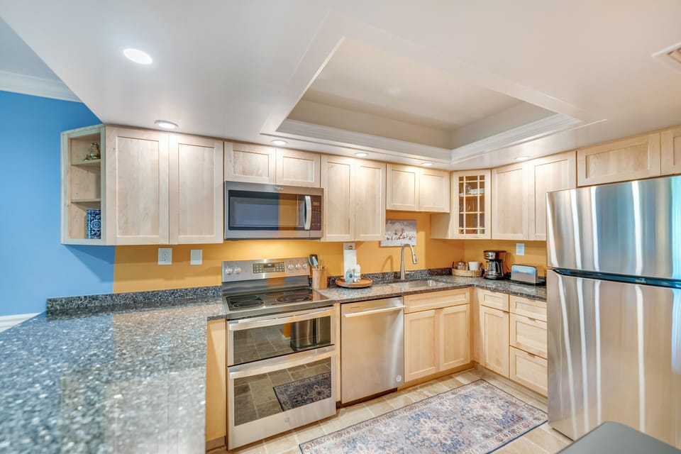 Fully furnished kitchen.