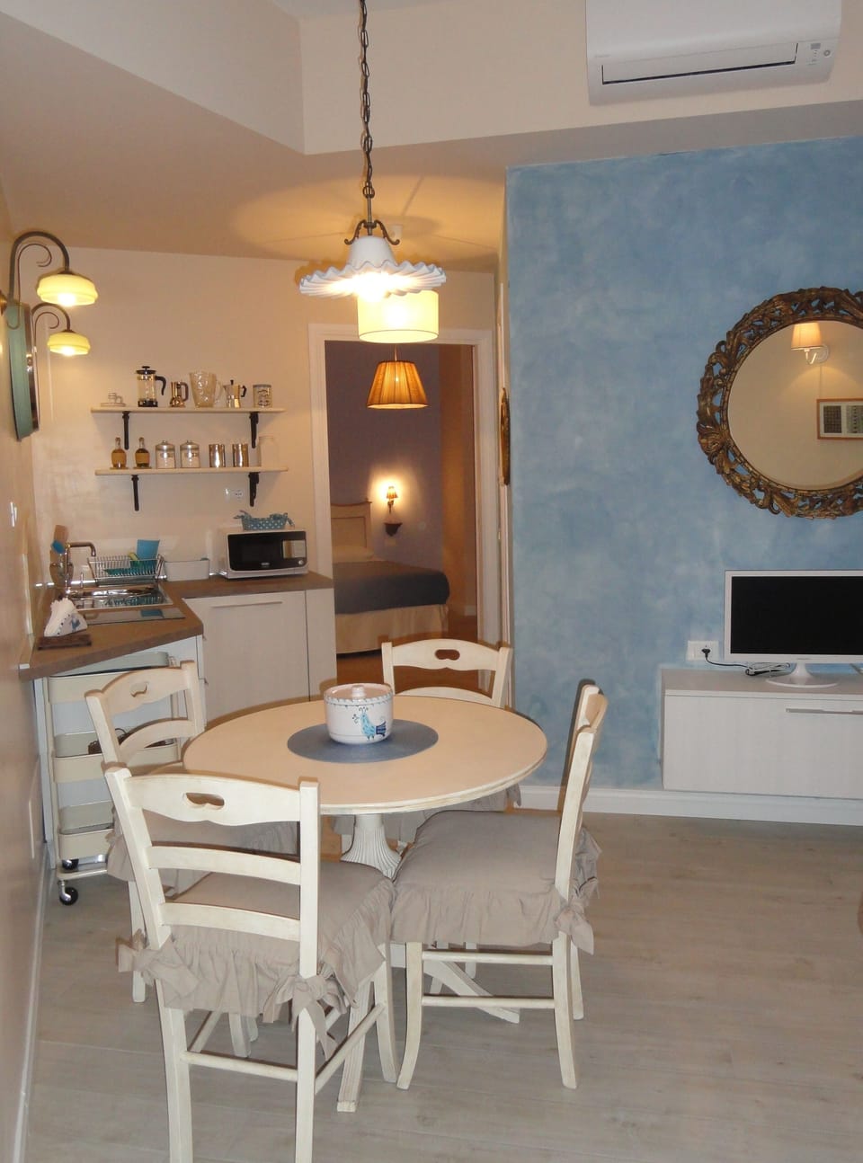 leaving room - dining area