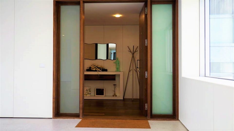 Porta de acesso ao apartamento.