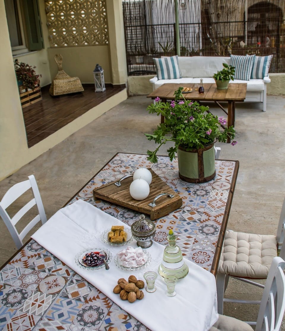 The cozy garden yard!