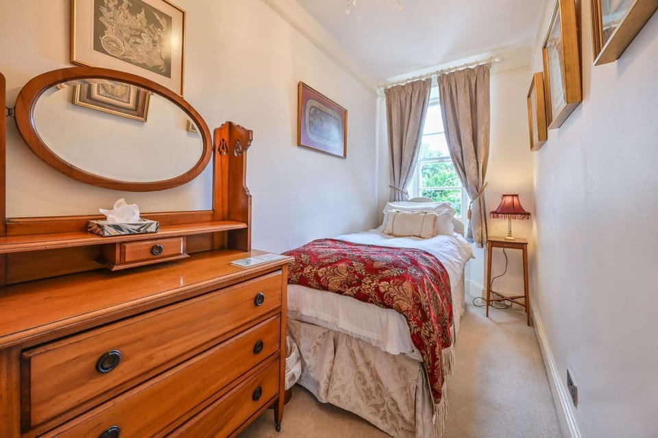 The single bedroom - The Muntham Town House Luxury Self Catering Holiday Accommodation in Torquay