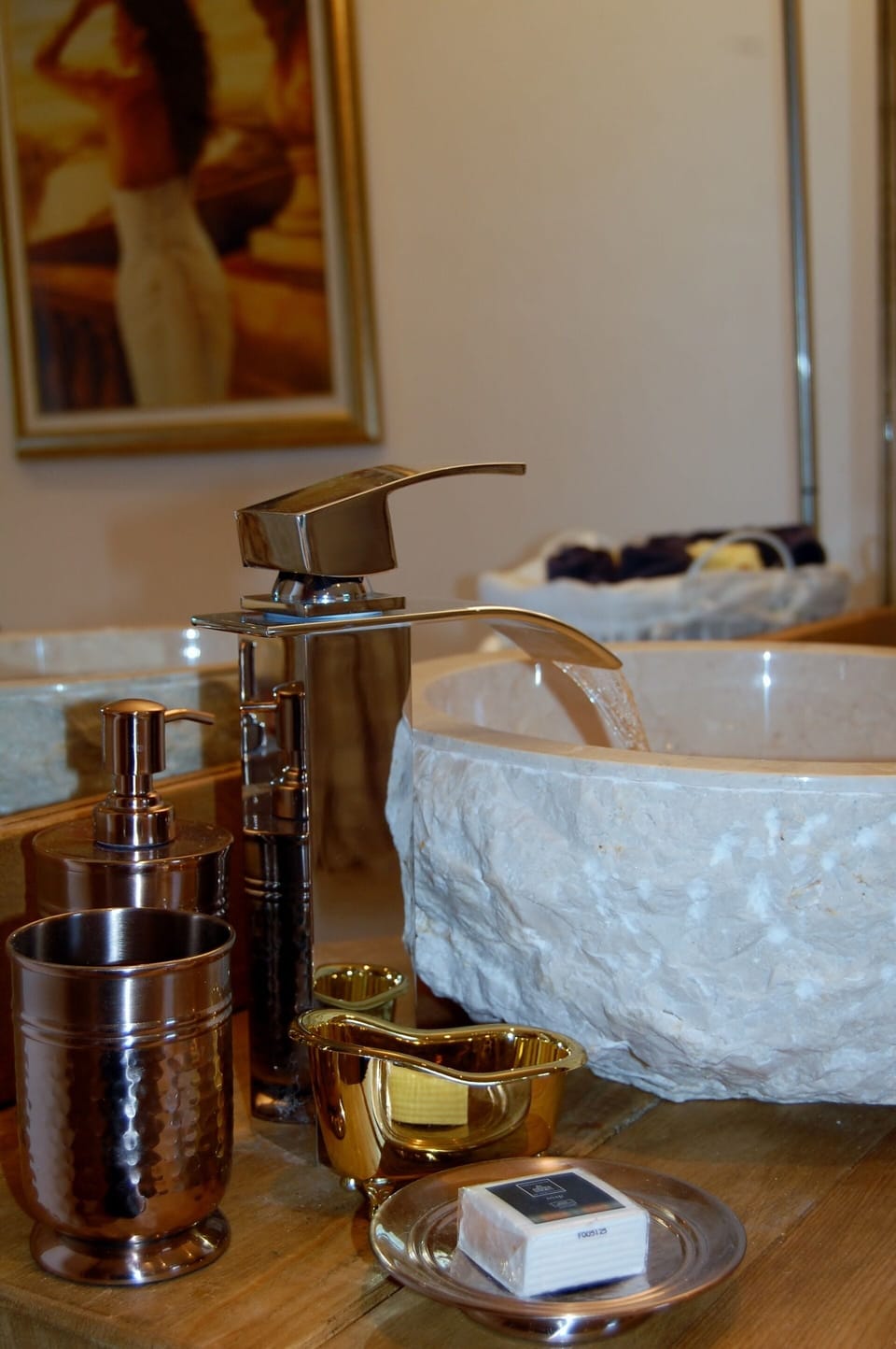 Washing facilities in the bedroom 