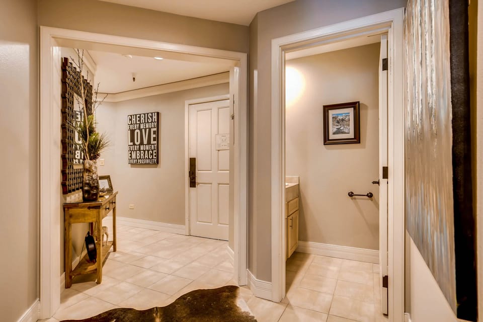 Spacious Entry Way - Interior Ski Closet Avail for Our Guests Ski Equipment
