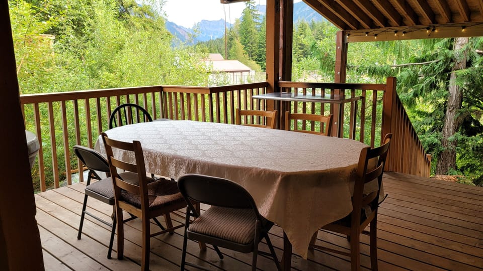 outdoor dining table by the hot tub 