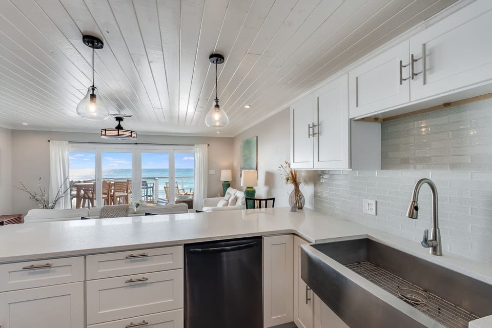 Ocean view from Kitchen!!