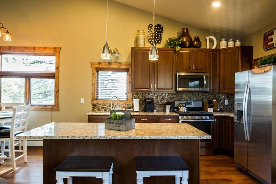 Kitchen with eating area