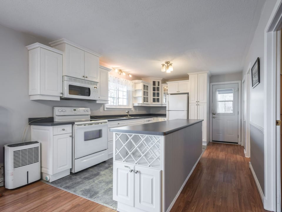Open concept kitchen with breathtaking views that supplies all amenities needed