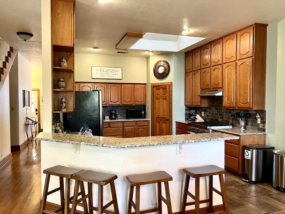 Kitchen and Bar area