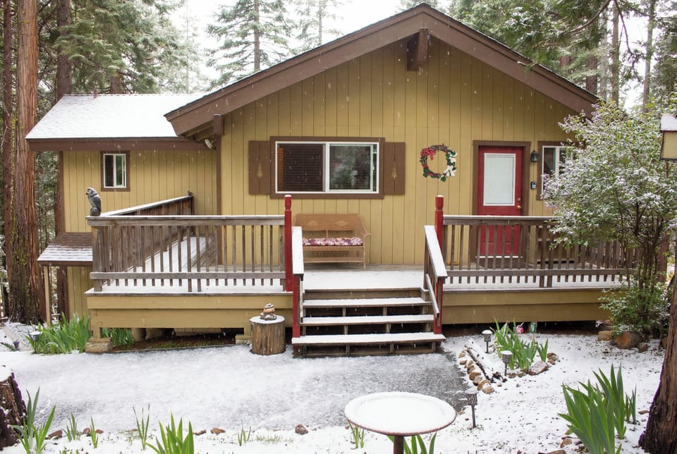 Plan Your Winter Holiday at Cedar Ridge Retreat, Lake Almanor Country Club.